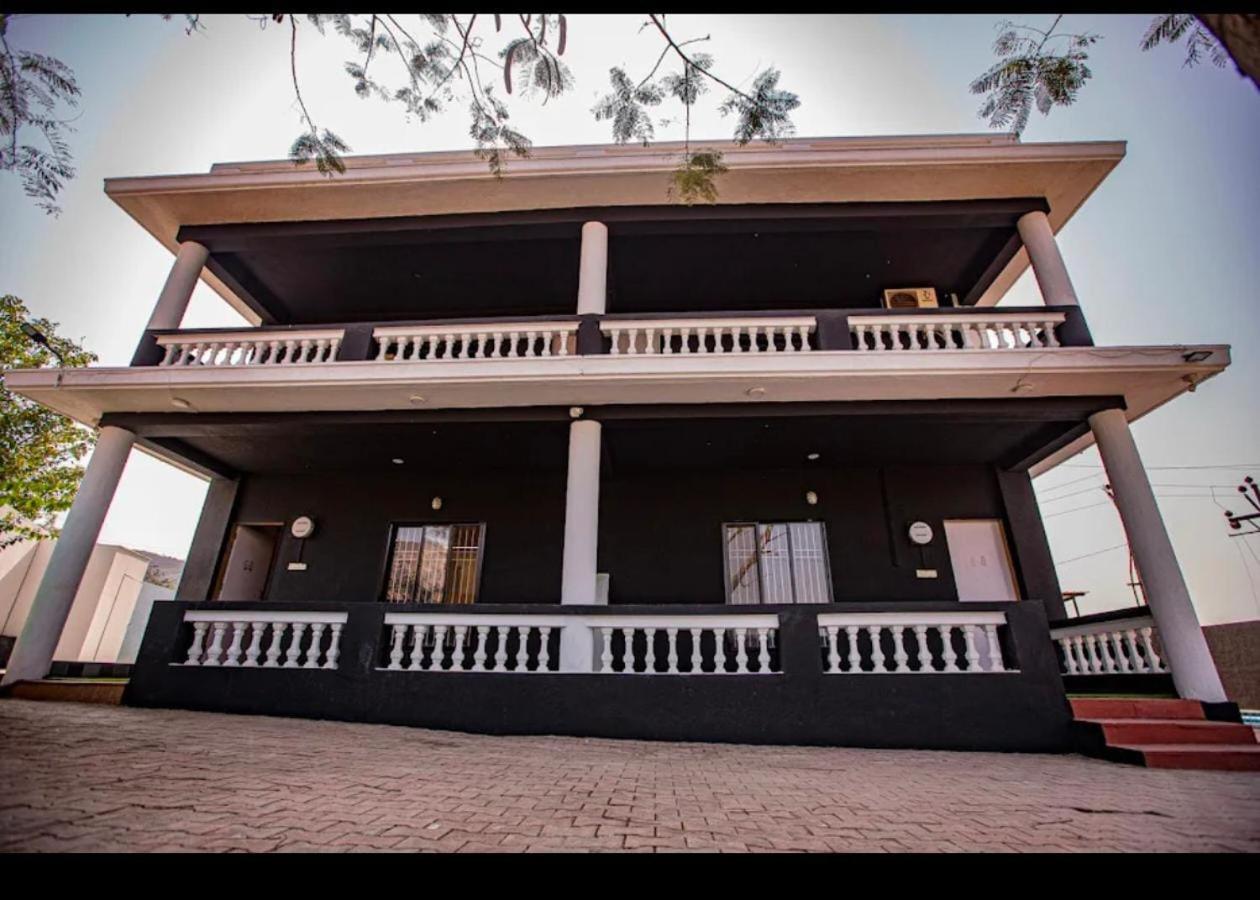 Empyrean Stay Ll 3Bhk Ll Black Horse Villa Ll Ac Ll Private Pool Ll Wifi II Lux Ll โลนาวาลา ภายนอก รูปภาพ